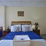 Amplo Apartamento Com Suites E Ar Refrigerado A 400 Metros Da Praia Do Forte