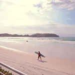 Amplo Apartamento Com Suites E Ar Refrigerado A 400 Metros Da Praia Do Forte