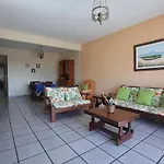 Amplo Apartamento Com Suites E Ar Refrigerado A 400 Metros Da Praia Do Forte
