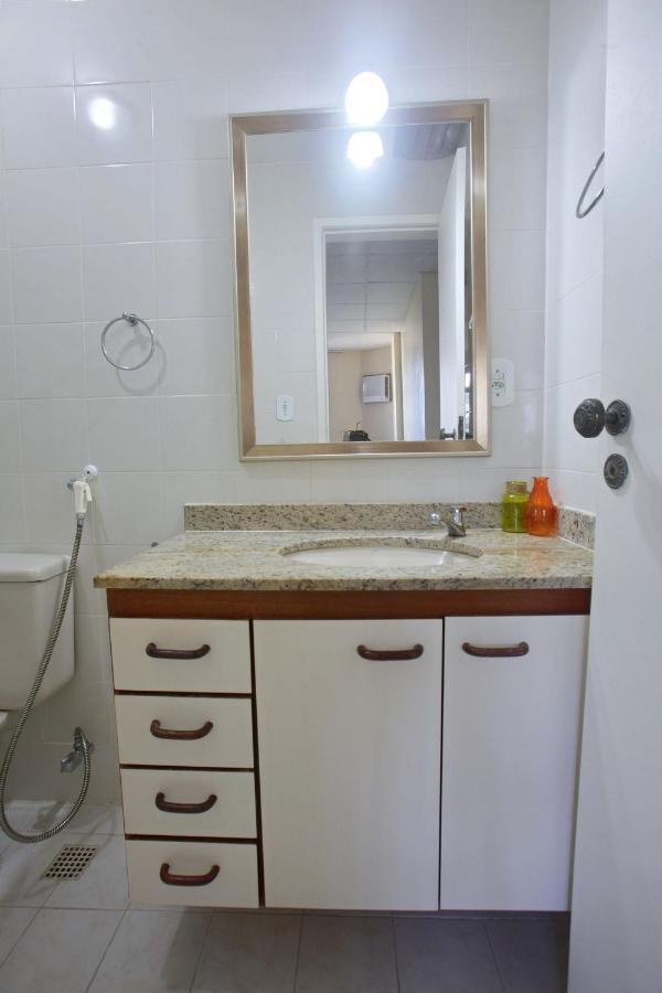 Amplo Com E Ar Refrigerado A 400 Metros Da Do *