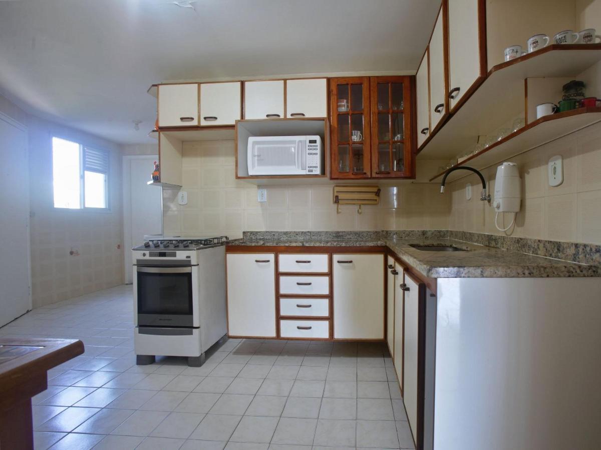 Amplo Com E Ar Refrigerado A 400 Metros Da Do